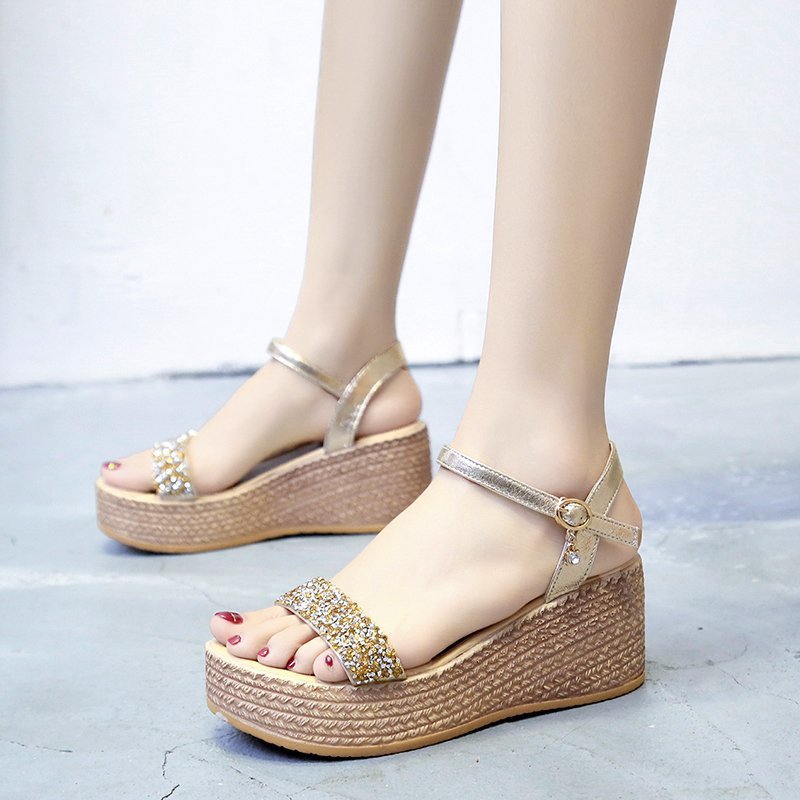 Keilabsatz Sandalen mit Frontbinde – Bild 4 | LuxeStyle