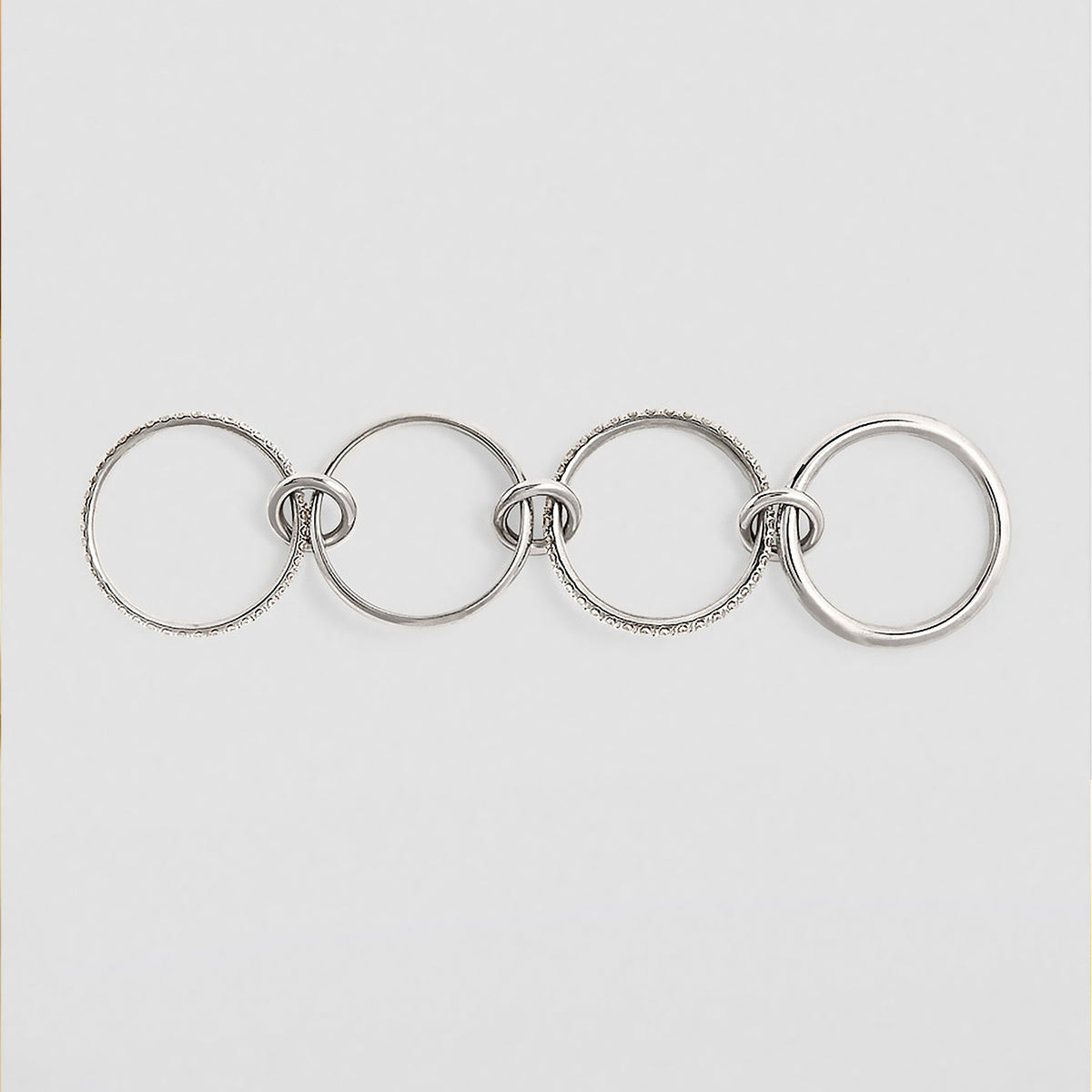 Vergoldeter Unisex-Ring mit drei Gliedern – Bild 3 | LuxeStyle