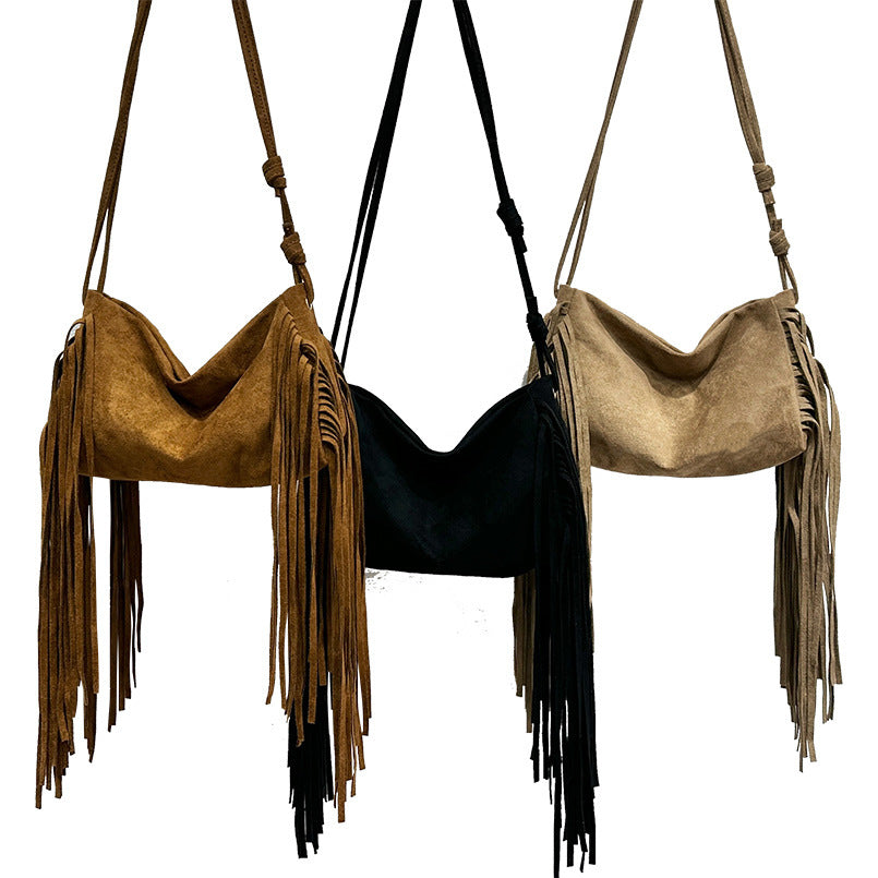 Umhängetasche aus Wildleder mit Quaste – Bild 2 | LuxeStyle
