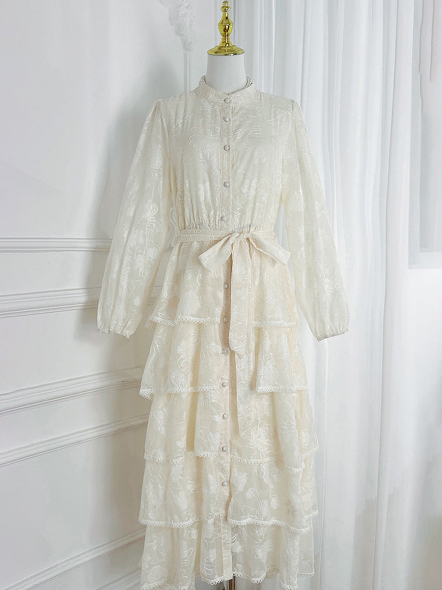 Elegantes, tailliertes Kleid mit Spitze