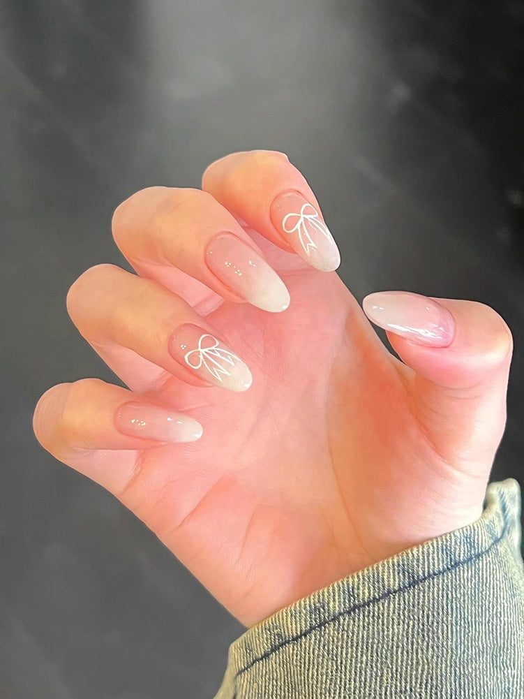 Nude Mandel-Maniküre zum Aufkleben – Bild 9 | LuxeStyle