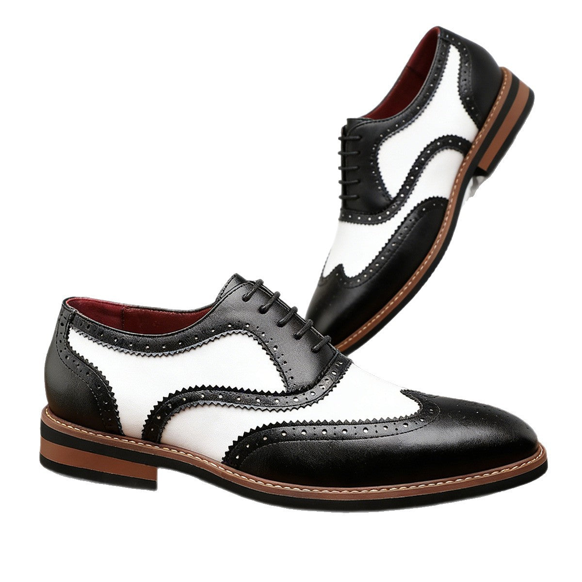 Freizeitschuhe mit Schnürung und spitzer Zehenpartie