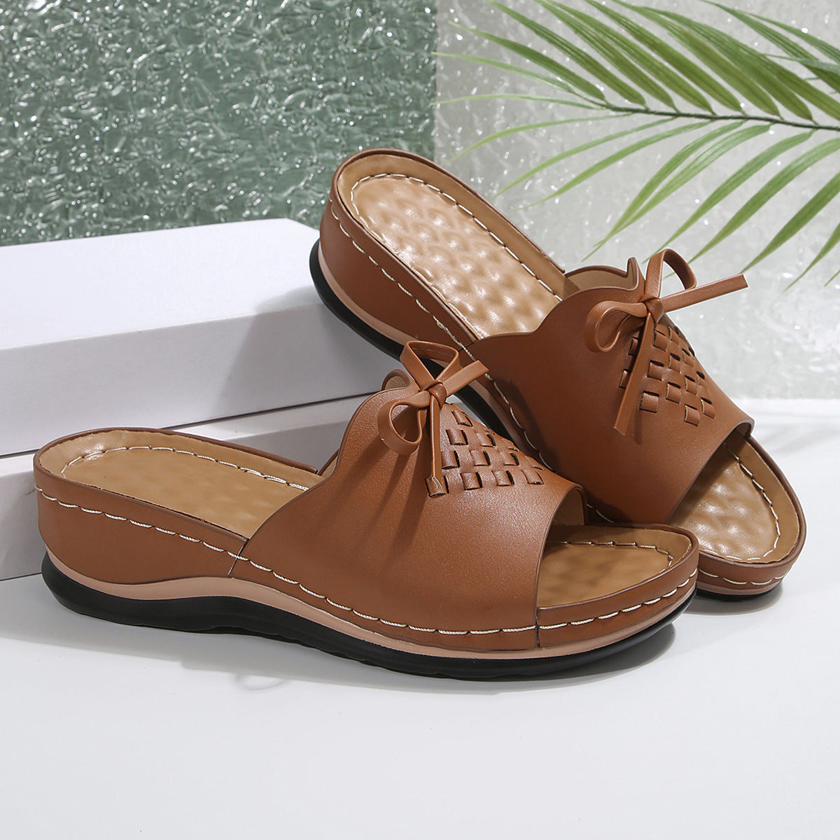 Retro-Sandalen mit runder Spitze und Stickerei | LuxeStyle