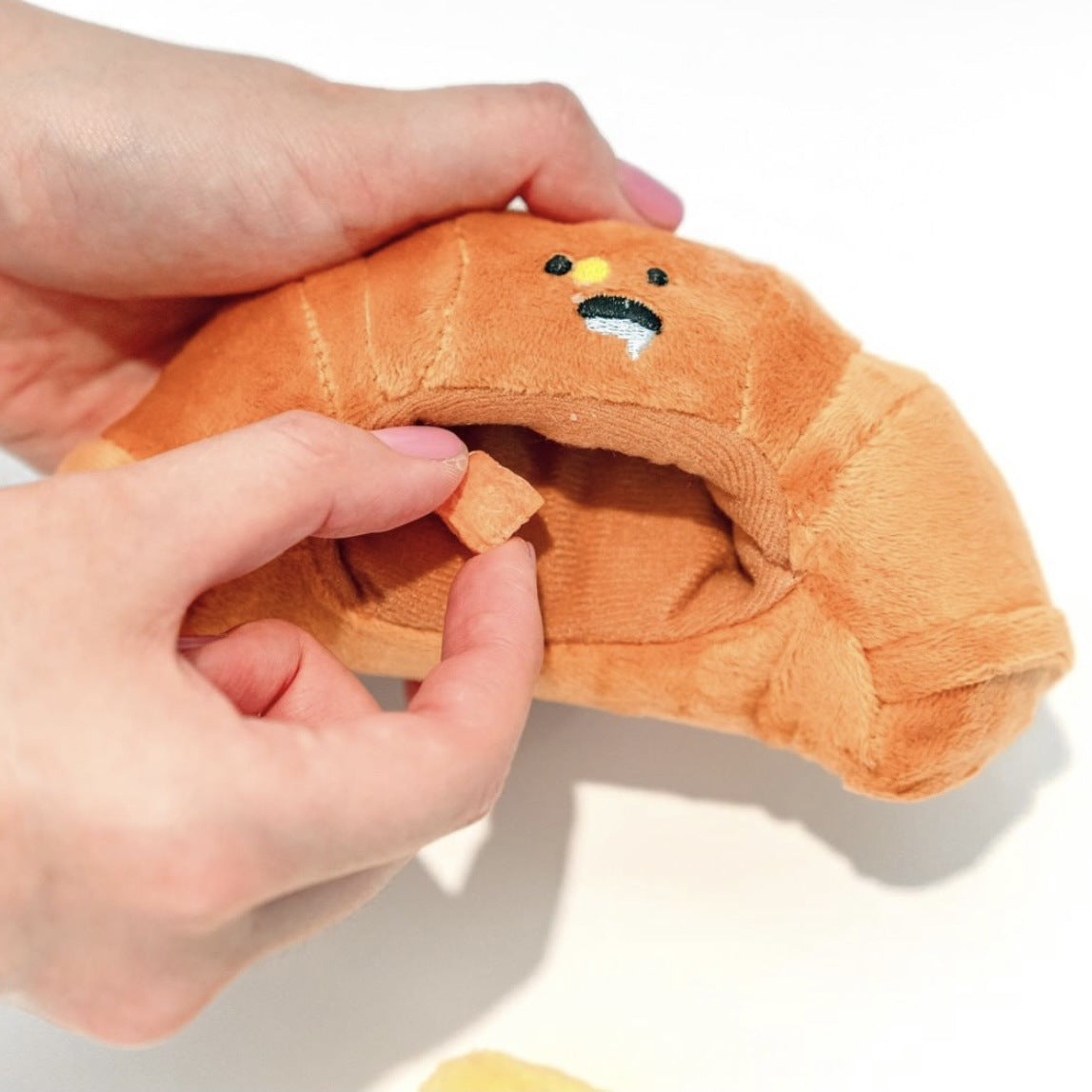 Plüschtier mit Sound für Hunde – Butter Croissant