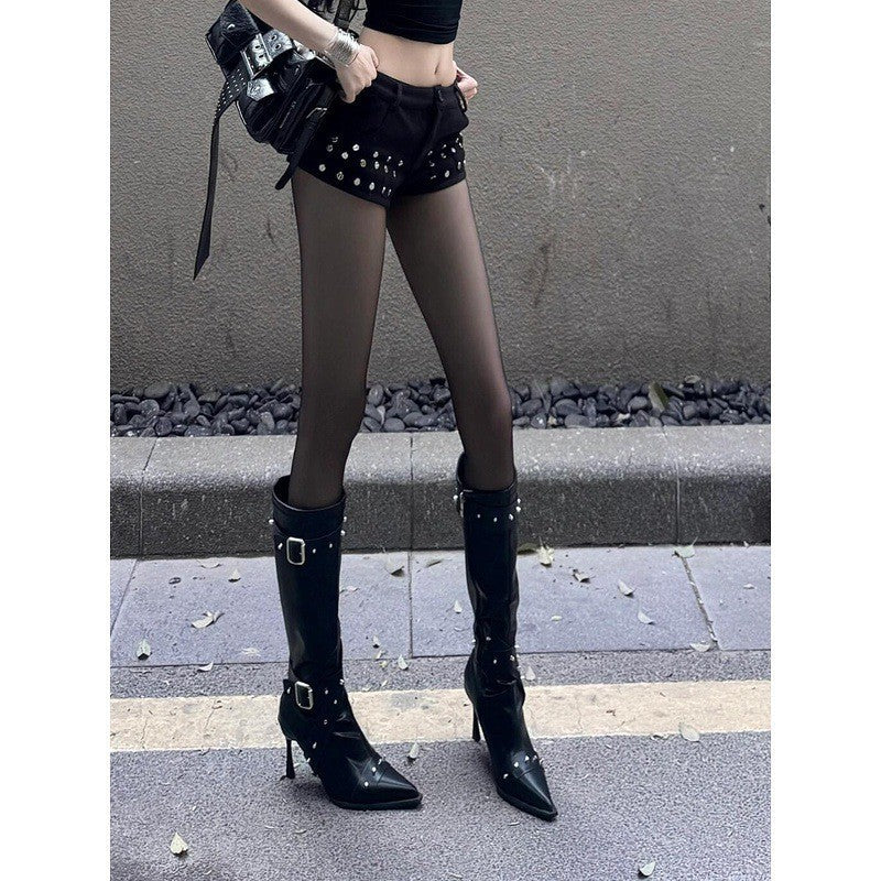 Lange Damenstiefel mit Schnallen und Nieten