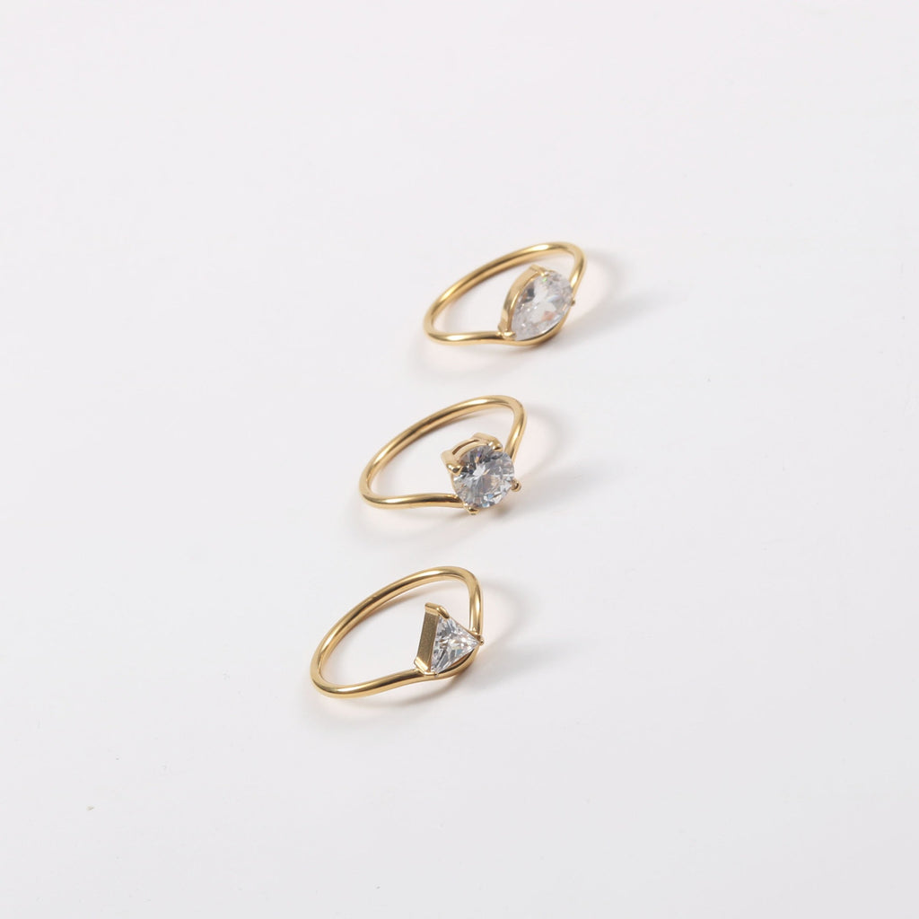 Birnenförmiger Ring mit Diamant-Inlay