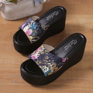 Keilabsatz-Sandalen mit Plateau