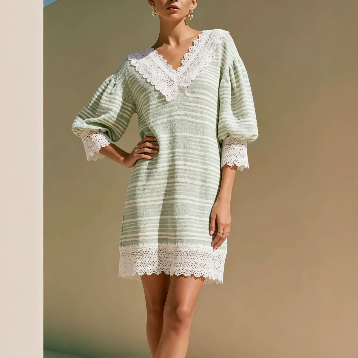Kleid mit V-Ausschnitt und Puffärmeln – Bild 3 | LuxeStyle