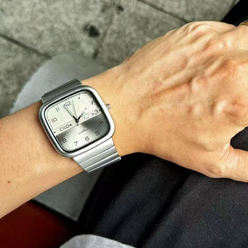 Herrenuhr im Mechanik-Stil mit Loch-Detail – Ansicht 4