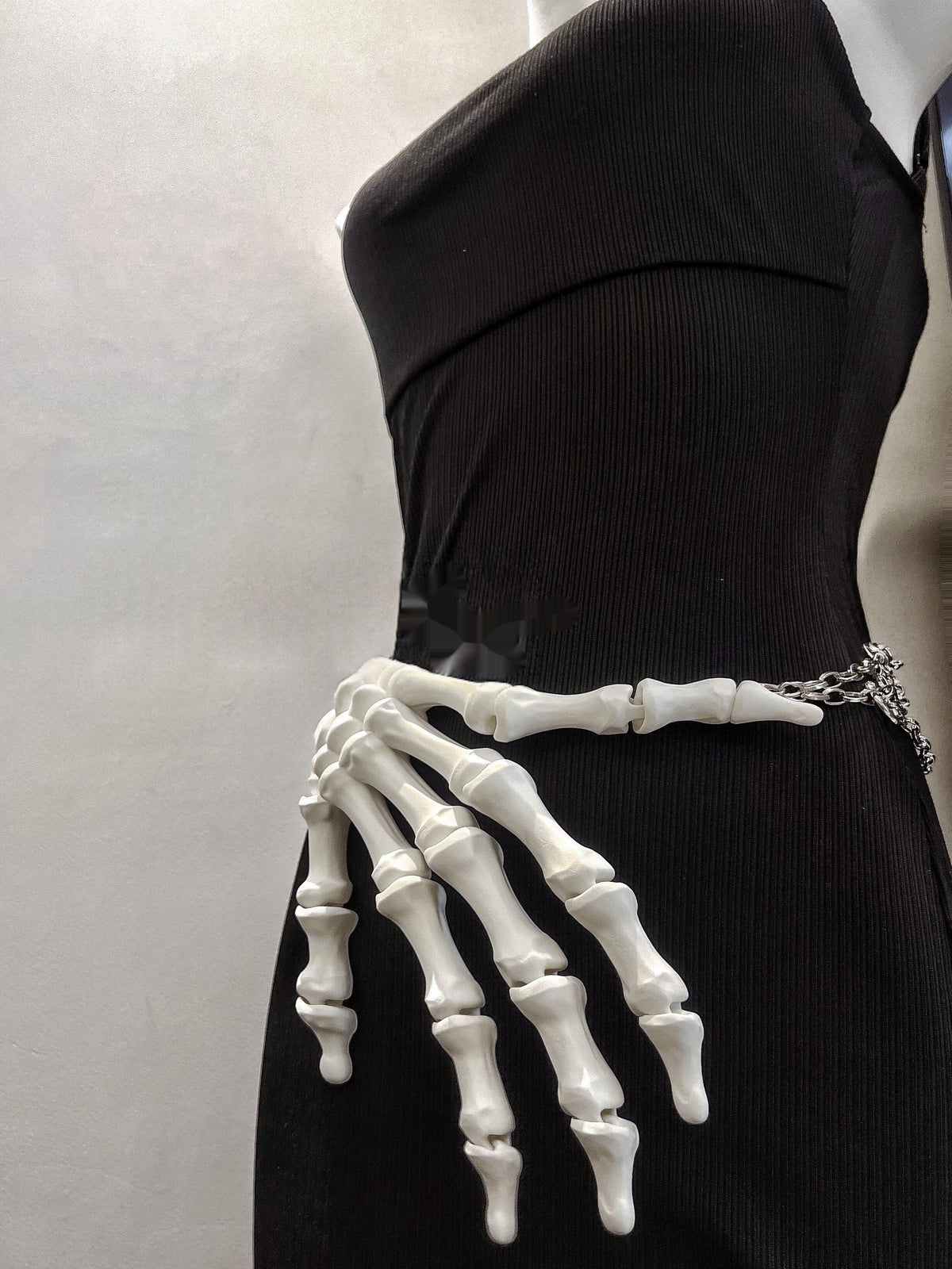 Taillenkette mit Totenkopf-Hand – Bild 2 | LuxeStyle