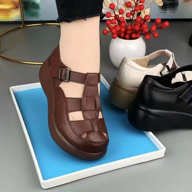 Plateau-Sandalen aus Kunstleder – Bild 3 | LuxeStyle