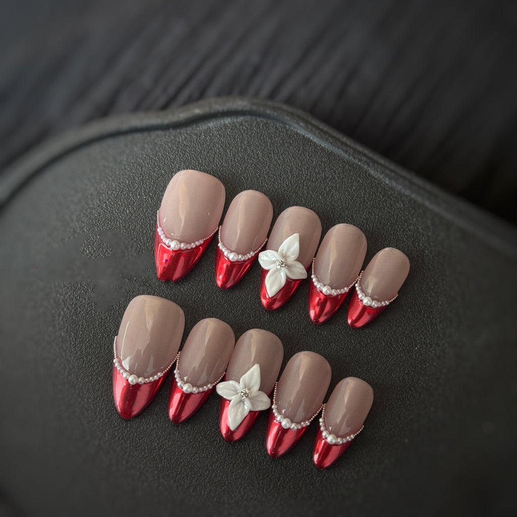 Ovale, handgemachte French-Blumen Nägel – Bild 1 | LuxeStyle