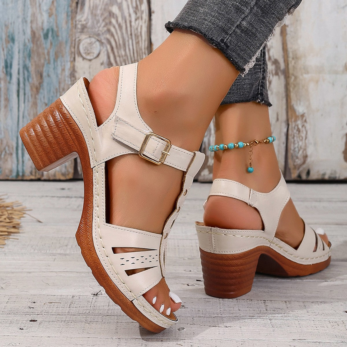 Hohe Riemchensandalen