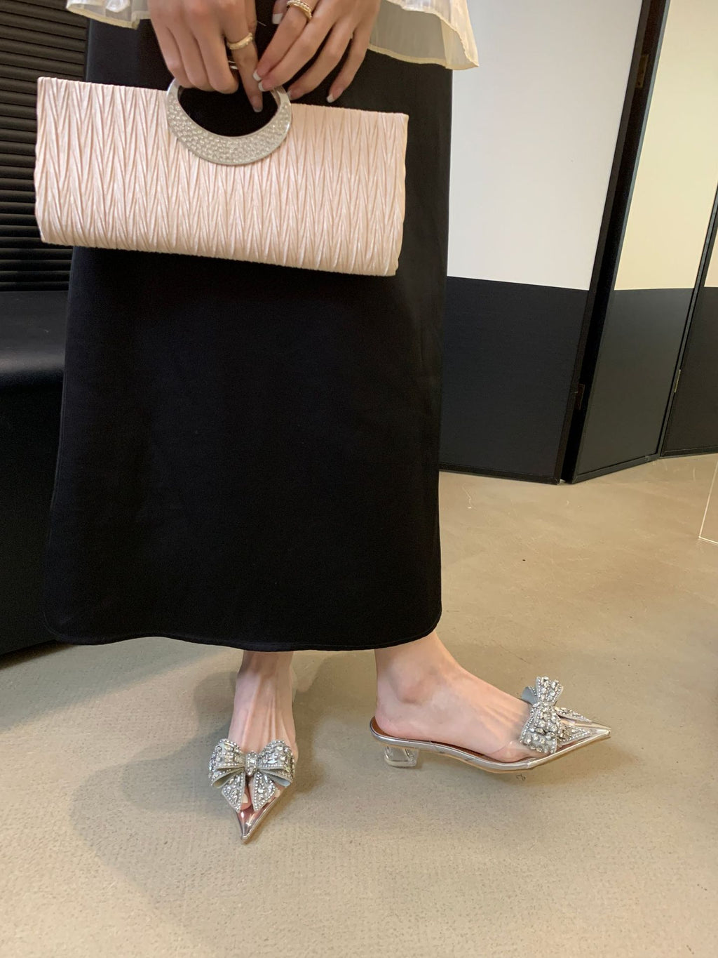 High Heels mit spitzem Zeh und Strass – Bild 6 | LuxeStyle