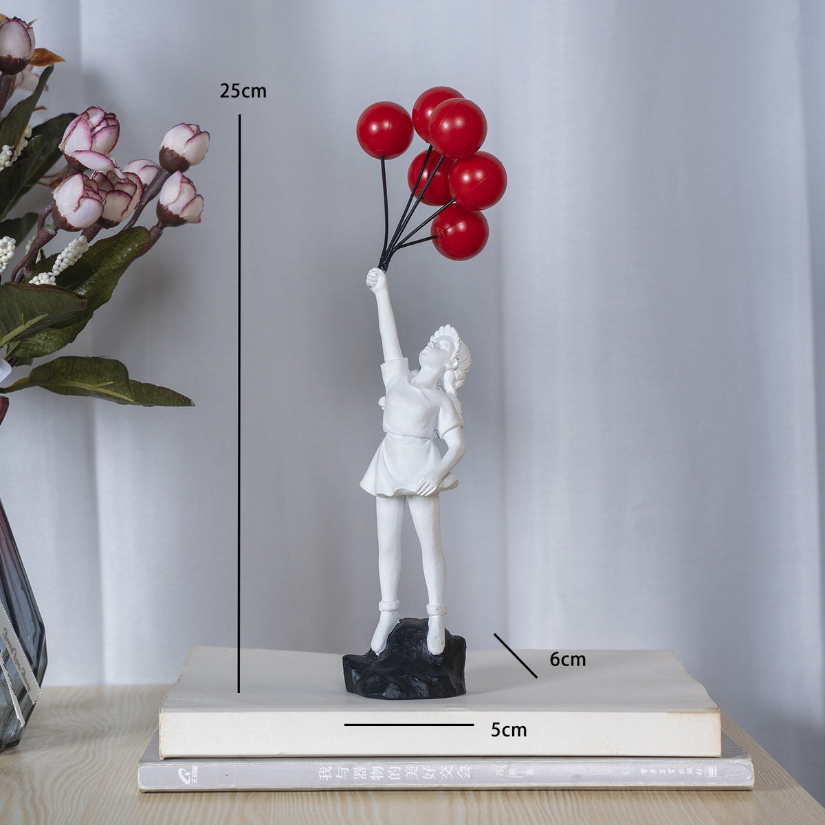 Harz-Skulptur Mädchen mit Ballon – Bild 2 | LuxeStyle