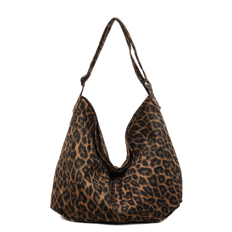 Grosse Umhängetasche im Camouflage-Look – Bild 4 | LuxeStyle