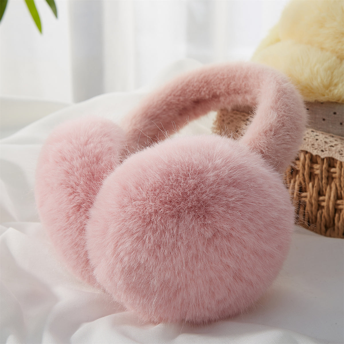 Ohrwärmer aus Fell – Wärme & Frostschutz – Bild 2 | LuxeStyle