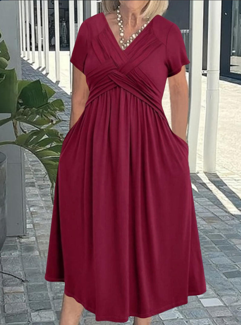 Sommerkleid mit V-Ausschnitt und Kapuze – Bild 6 | LuxeStyle