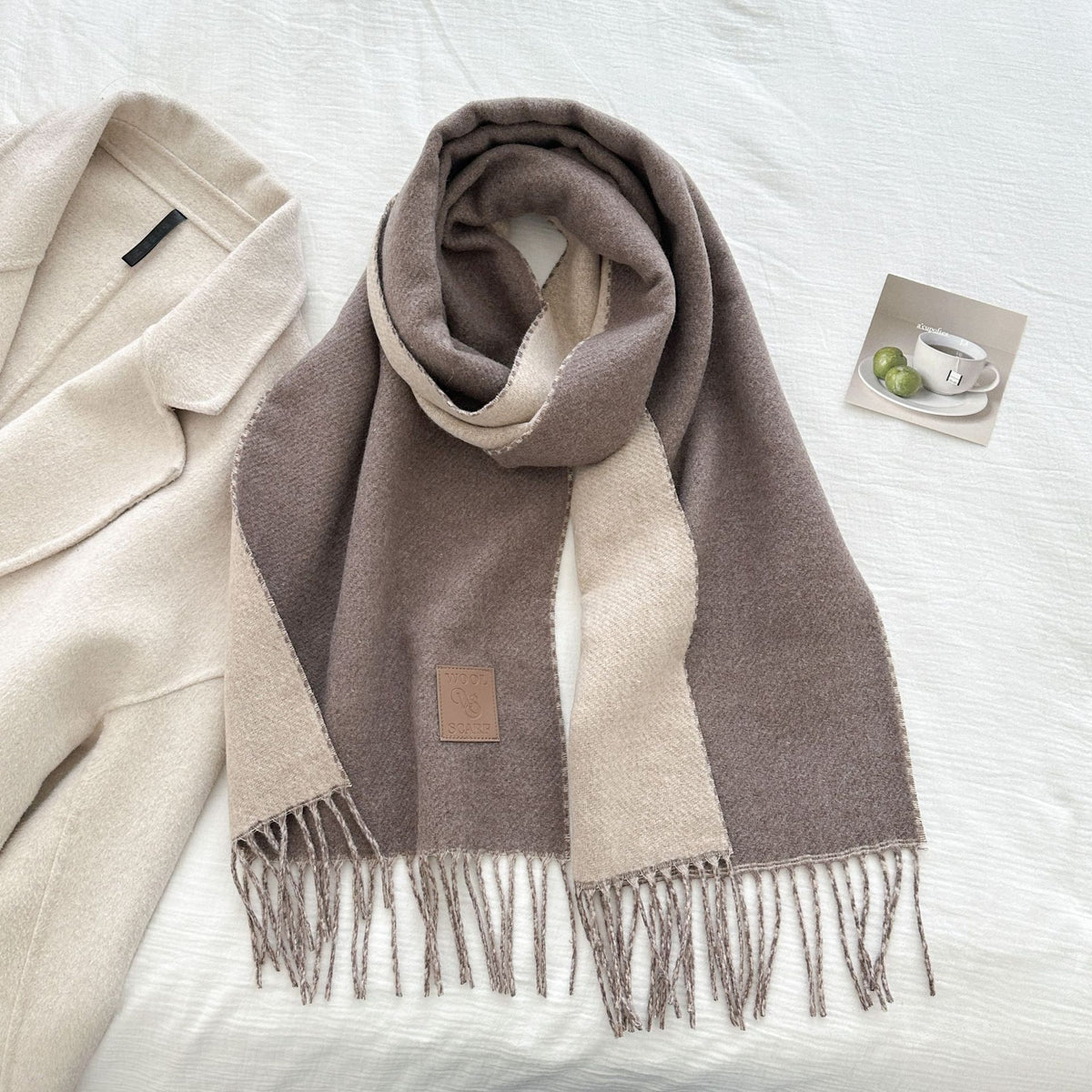 Doppelseitiger Wollschal mit Pailletten – Bild 8 | LuxeStyle
