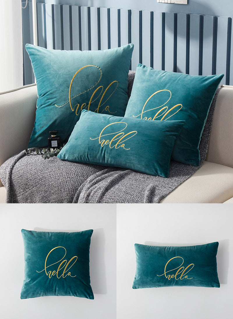 Samtkissen mit Goldfaden-Stickerei
