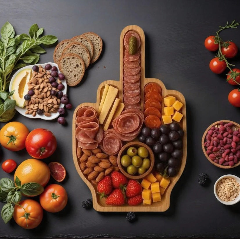 Holzplatte mit Mittelfinger-Design – Bild 2 | LuxeStyle