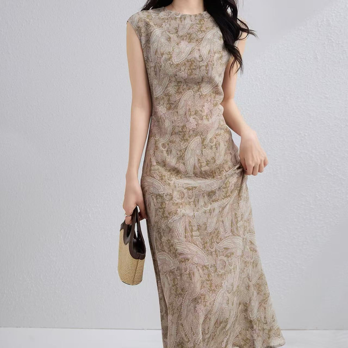 Elegantes, kurzärmliges Seidenkleid mit Rundhals – Bild 7 | LuxeStyle