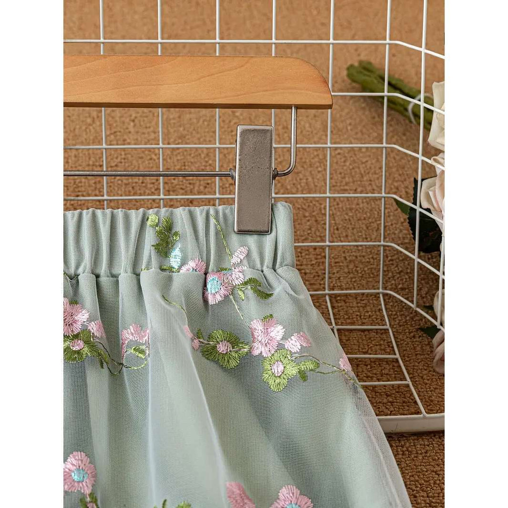 Maxirock aus Tüll mit 3D-Blumenstickerei