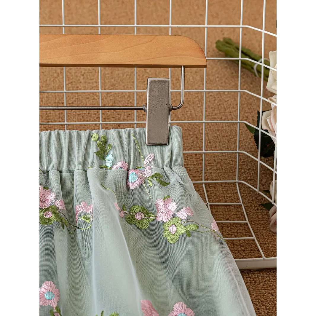 Maxirock aus Tüll mit 3D-Blumenstickerei