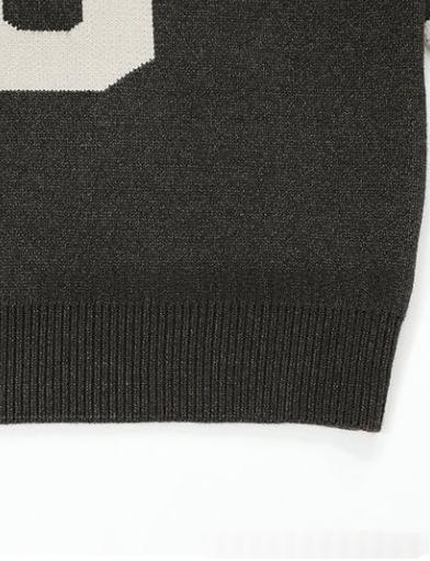 V-Neck Strickpullover mit Buchstaben-Design