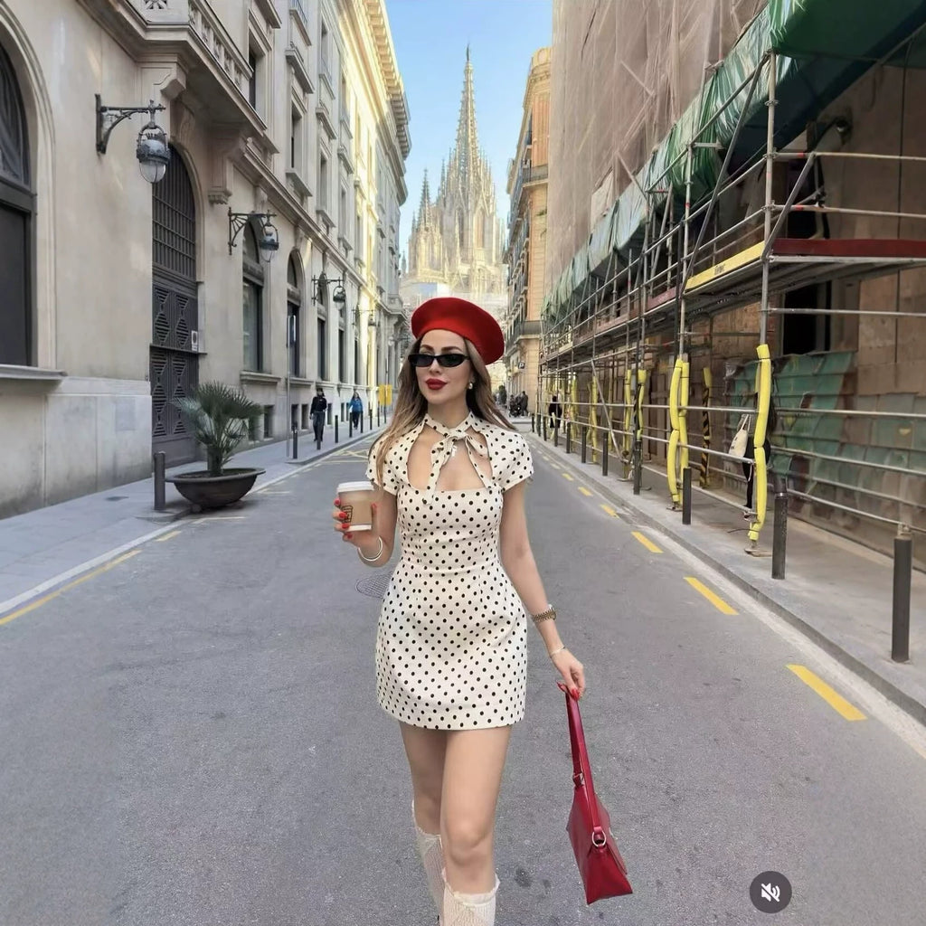 Kurzes Polka-Dot Kleid im Hepburn-Stil