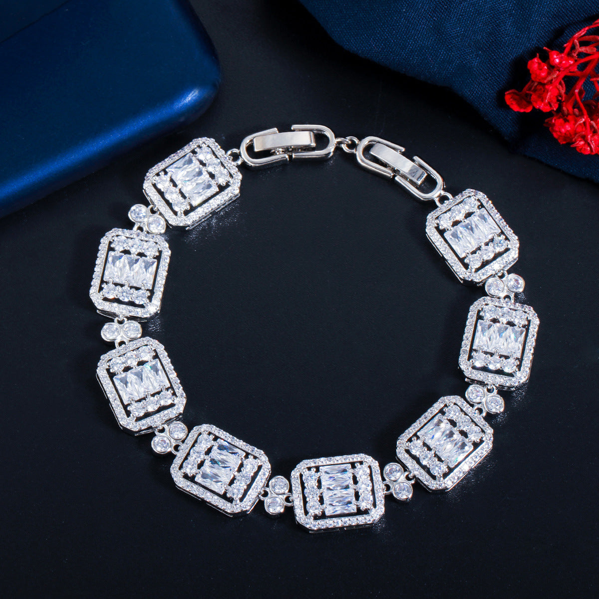 Zirkon Armband mit Mikro-Pflasterfassung