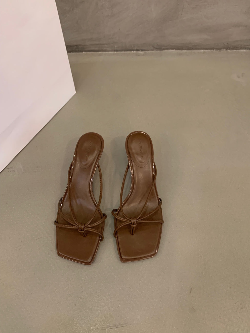 Elegante T-Strap Sandalen