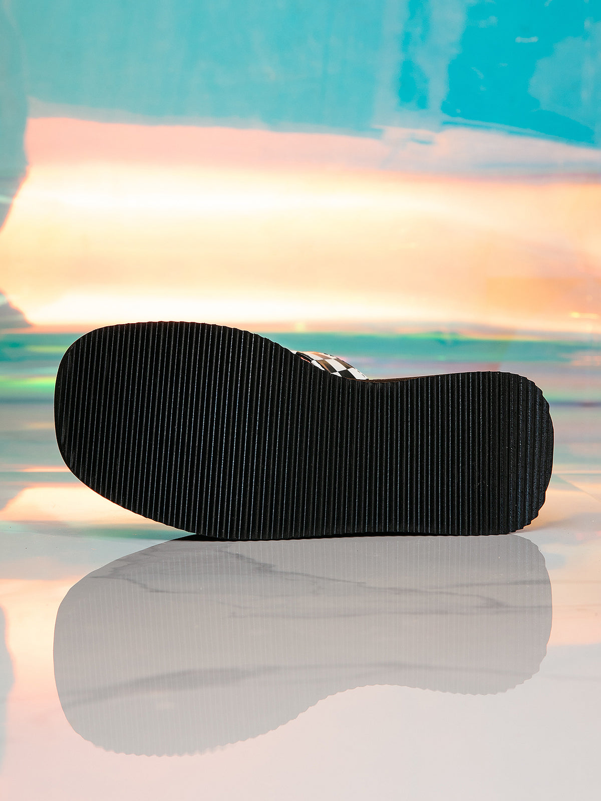 Plaid-Sandalen mit dicken Sohlen – Bild 1 | LuxeStyle