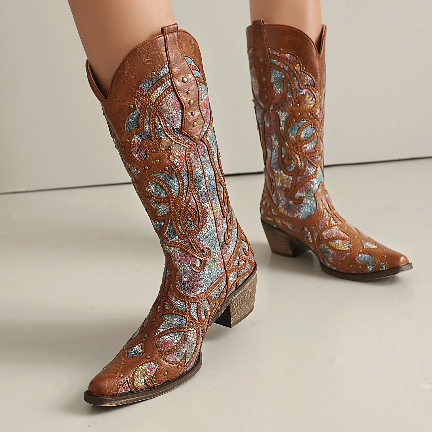 Western-Cowboy-Boots mit Nieten und Chunky-Heel
