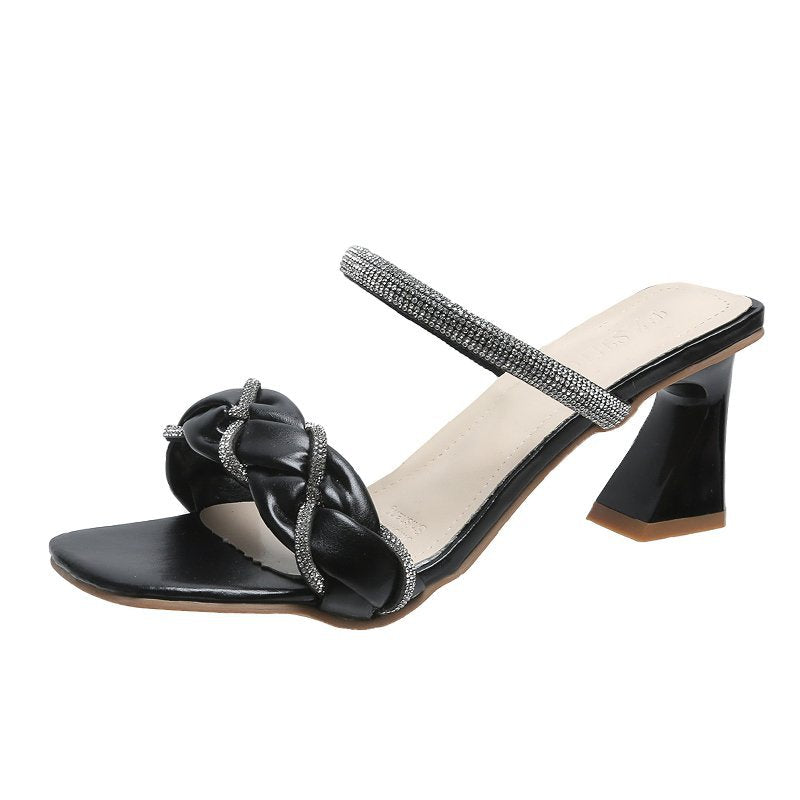 Sandalen mit Strass und geflochtenen Riemen – Bild 3 | LuxeStyle
