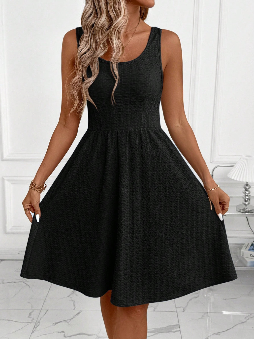 Ärmelloses Midikleid mit A-Linie | LuxeStyle