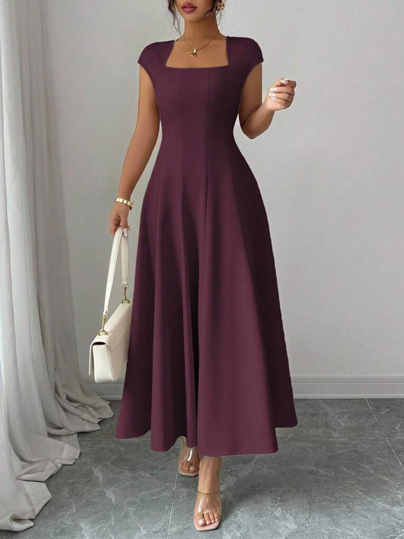Elegantes Maxikleid mit eckigem Ausschnitt