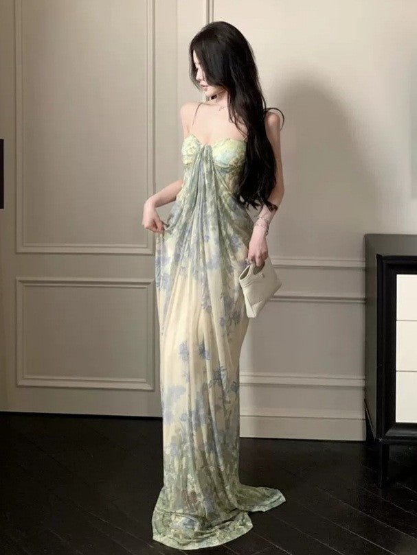 Lila geblümtes Trägerkleid