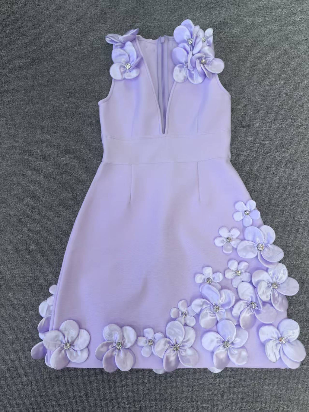 Figurbetontes Bandage-Kleid mit Perlenstickerei – Bild 6 | LuxeStyle