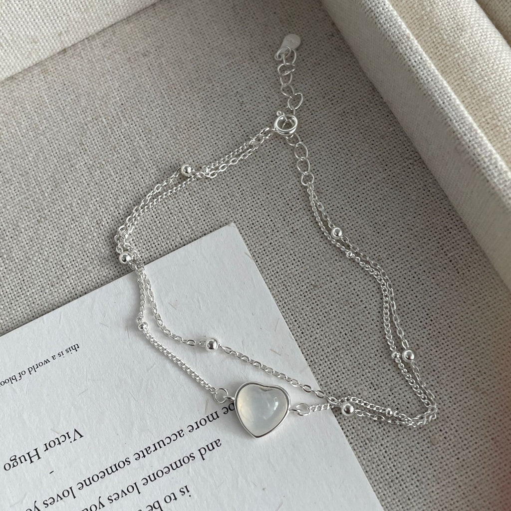 Doppellagiges Herzarmband mit weissem Chalcedon – Bild 5 | LuxeStyle