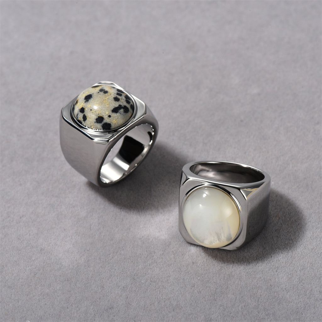 Ovaler Ring mit Marmorstein und Perlmutt