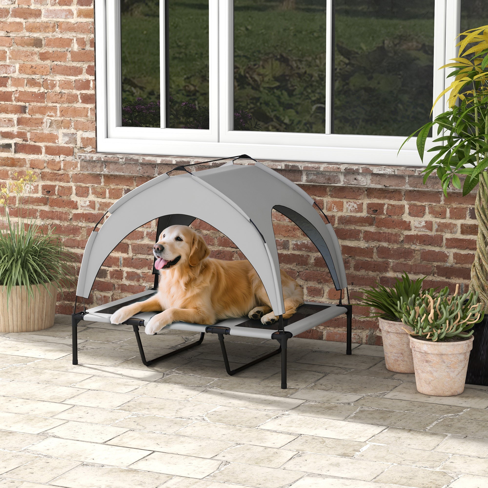 Erhöhtes Hundebett mit Blachen-Dach