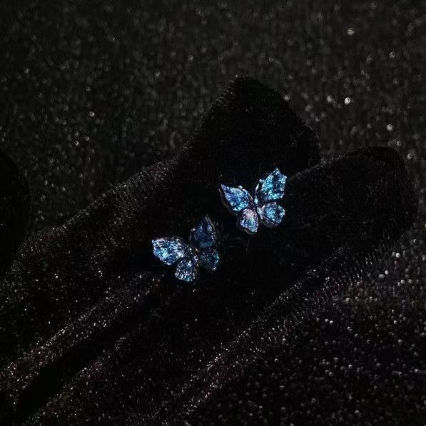 Ear-Cuffs «Papillon» – blauer Schmetterling