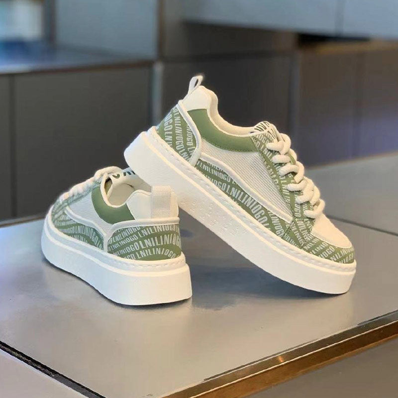 Atmungsaktiver Sneaker mit dicker Sohle