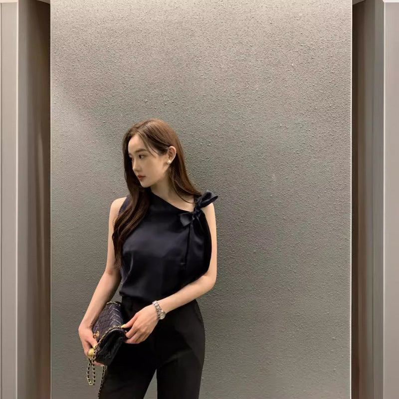 Ärmellose Chiffon-Bluse mit Schleife