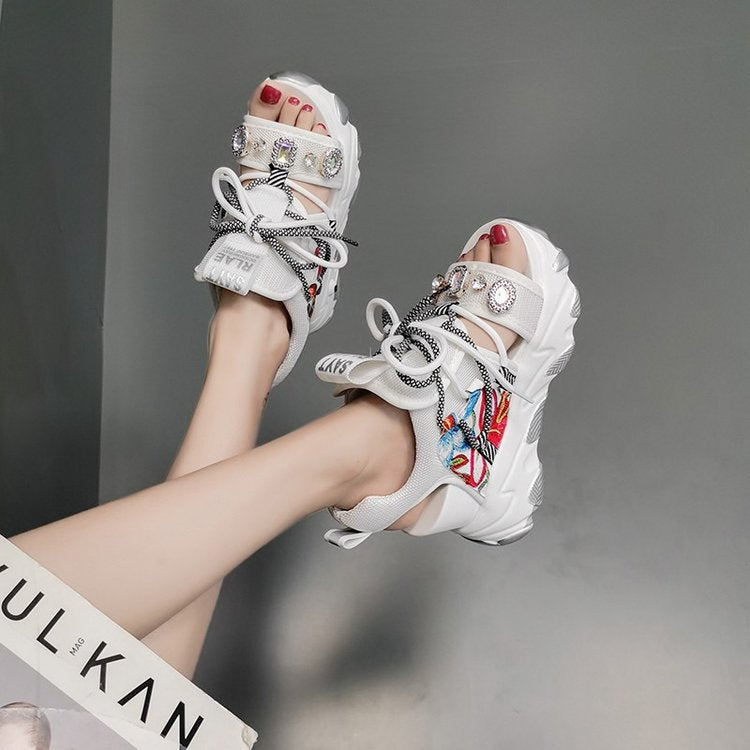 PU-Sandalen mit Schnürung und Blockabsatz – Bild 4 | LuxeStyle