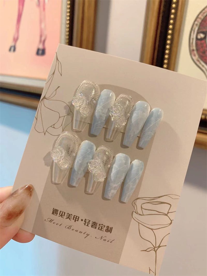 Weiches Macchiato-Blau Nagelset | LuxeStyle