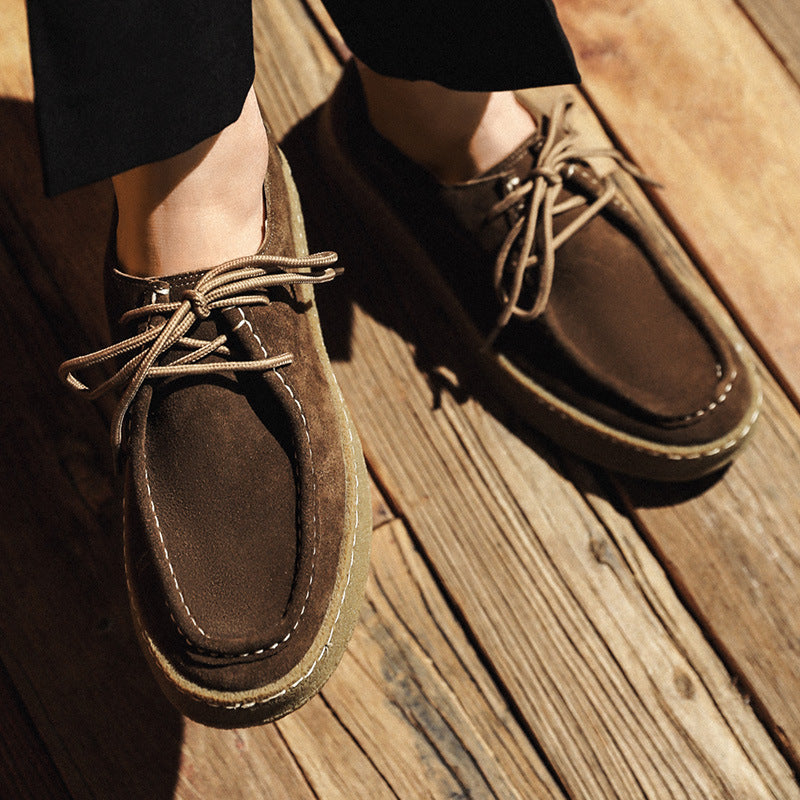 Vielseitige Wildleder-Sneaker im British Style