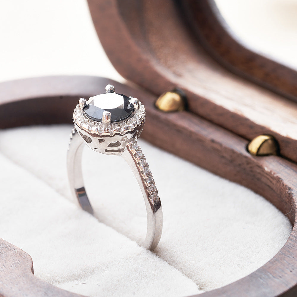 Schlichter Moissanit-Ring mit Rundschliff – Bild 5 | LuxeStyle