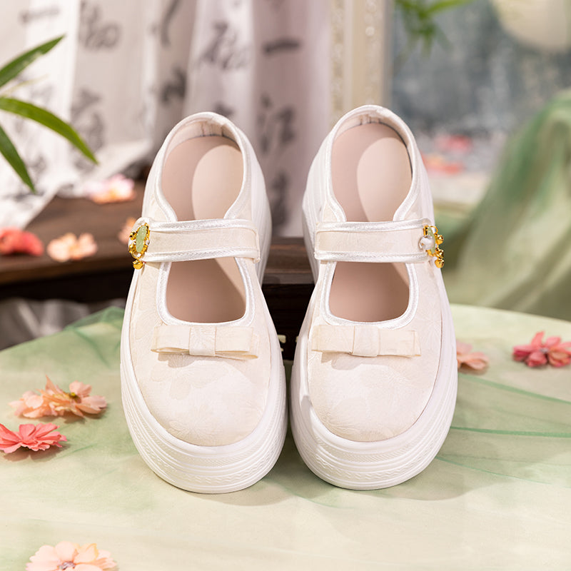 Bestickte Plateau-Mules im Vintage-Stil